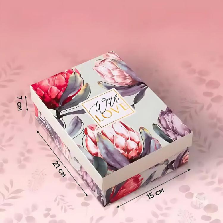 กล่องกระดาษลายดอกไม้ with love ขนาด 21*15*7 cm
