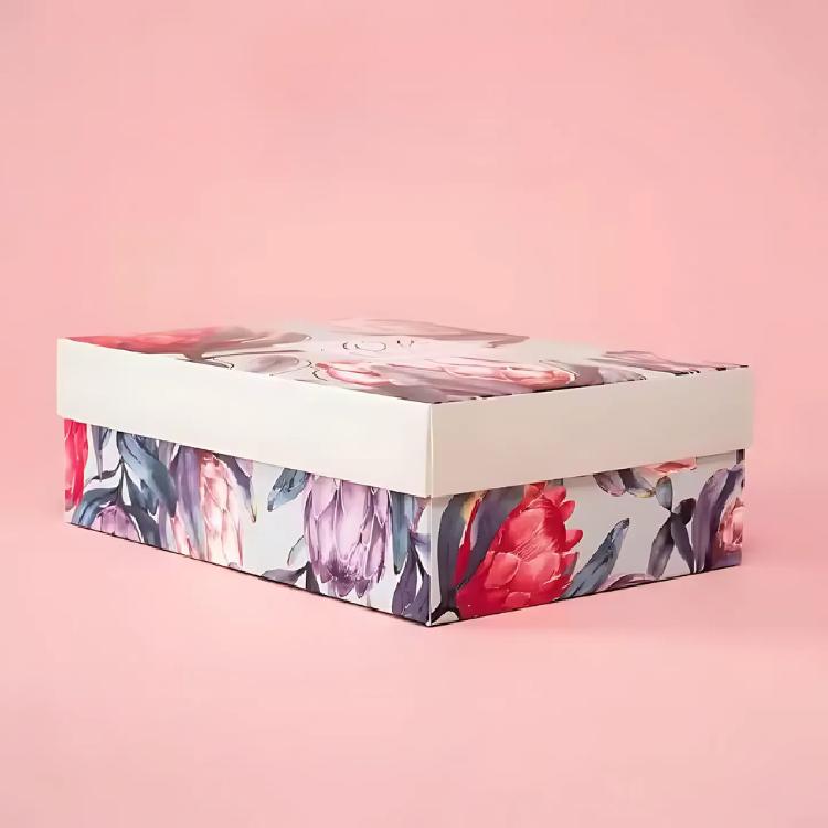 กล่องกระดาษลายดอกไม้ with love ขนาด 21*15*7 cm