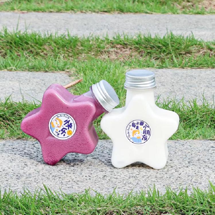ขวดพลาสติกใส ทรงรูปดาว ฝาเกลียวสีเงิน ขนาด 250ml พิมพ์โลโก้กำหนดเอง