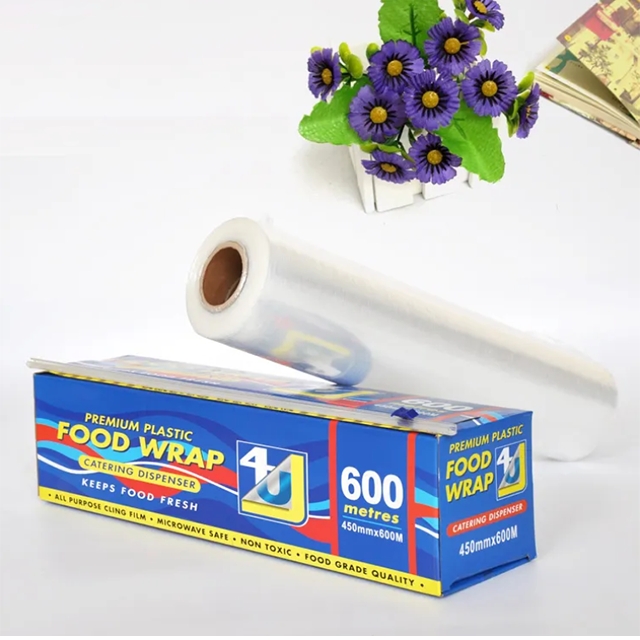 ฟิล์มยืดหุ้มห่ออาหาร ฟิล์มถนอนอาหาร มีมีดตัดฟิล์มสไลด์ในตัว 45ซม. x 60เมตร x 10ไมครอน