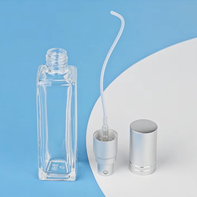 ขวดเครื่องสำอางทรงสี่เหลี่ยม ขวดน้ำหอม ขวดแก้วสเปรย์ 5ml/10ml/20ml