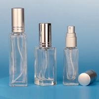 ขวดเครื่องสำอางทรงสี่เหลี่ยม ขวดน้ำหอม ขวดแก้วสเปรย์ 5ml/10ml/20ml 